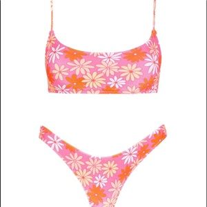 ISO PLEASE LMK IF YOU ARE SELLING IN A SMALL OR XS